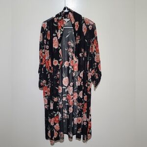 Siren Lily‎ Black and Pink Floral Kimono
